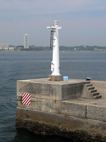 日間賀港第12号防波堤西灯台