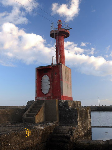平沢港西突堤灯台