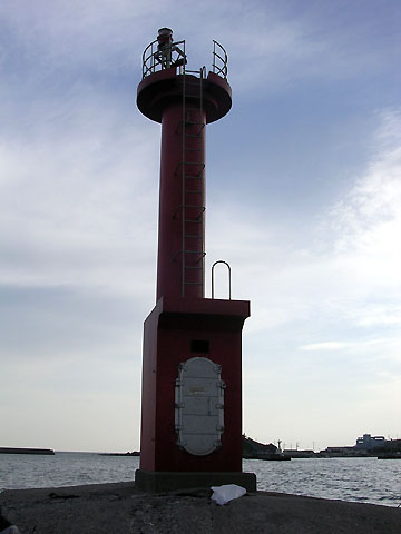 八戸港蕪島防波堤灯台