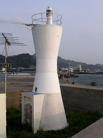 保田港防波堤灯台
