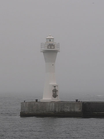 本泊港北防波堤灯台