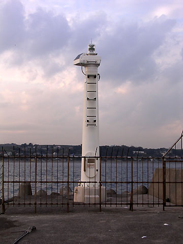 金田港東防波堤灯台