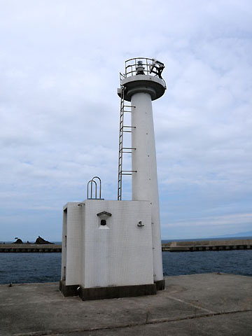 粟島港東防波堤灯台