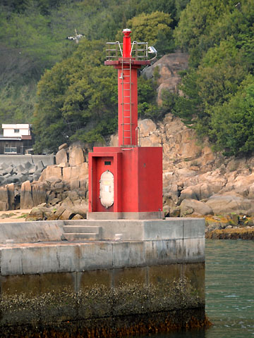 白石島港沖防波堤東灯台