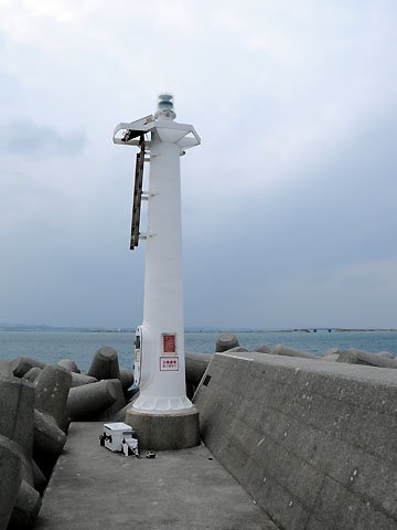 金武中城港浜地区防波堤灯台