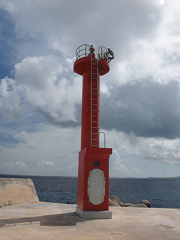 佐良浜港北第一防波堤灯台