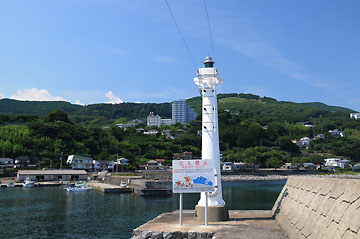 稲取港南防波堤灯台