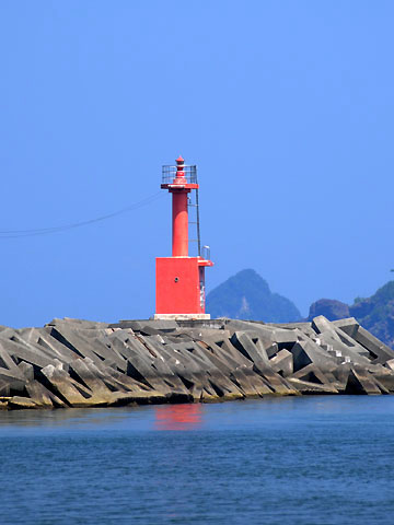 松崎港西防波堤灯台