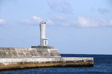 神湊港突堤灯台