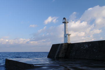 湯の浜港東防波堤灯台