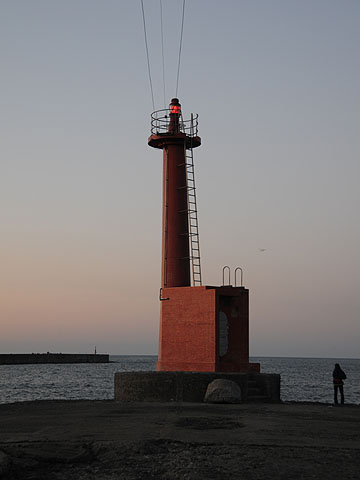 鼠ケ関港西防波堤灯台