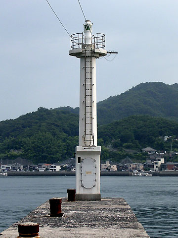 室津港昭和町防波堤灯台