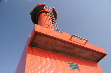 伊良湖港防波堤灯台