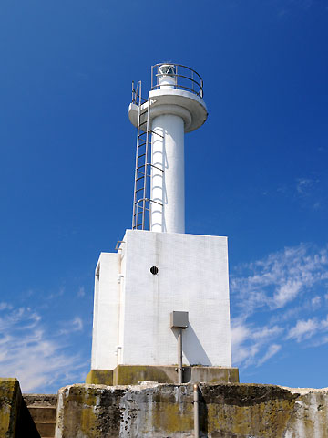 小泊港第2東防波堤灯台