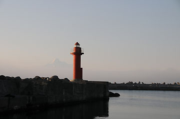 内路港東防波堤灯台