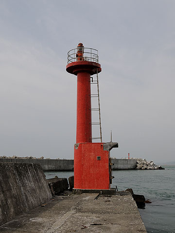 臼谷港西防波堤灯台