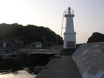 片浦港灯台