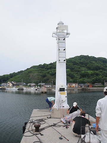 砂月港出の串防波堤灯台