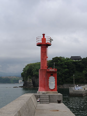 京泊港西防波堤灯台
