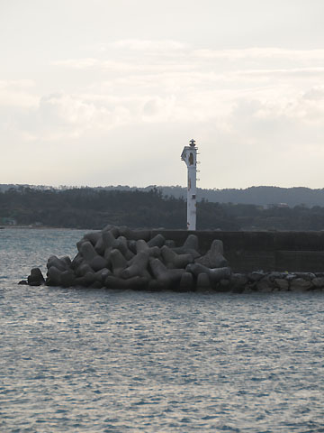 古宇利港沖防波堤東灯台
