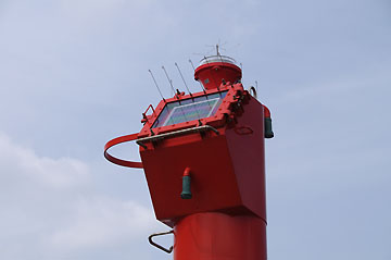 八重根港防波堤灯台