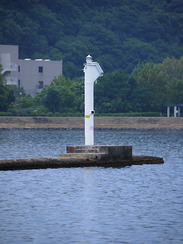 米子港防波堤灯台
