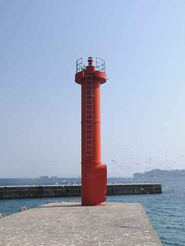 女良港東防波堤灯台