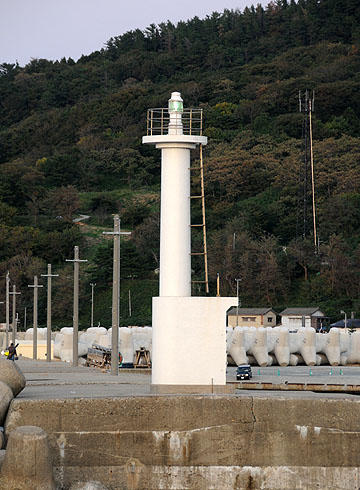 鼠ケ関港東防波堤灯台